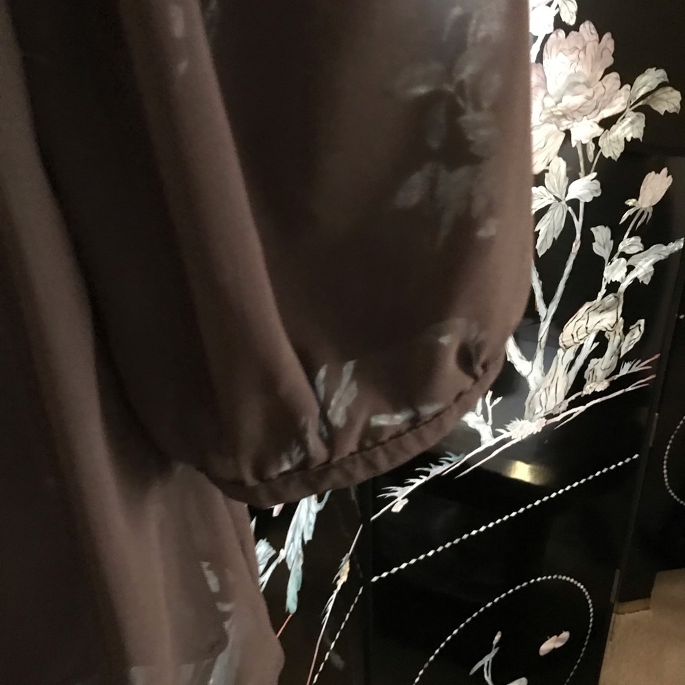 Button Down Front. - image 4